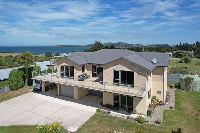 SEA VIEWS TO STUN THAT ARE NEVER HO-HUM