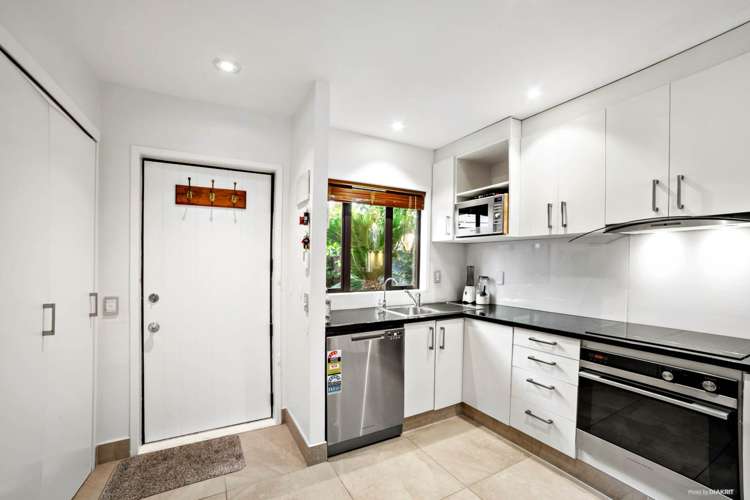 61/92 Bush Road Albany_18