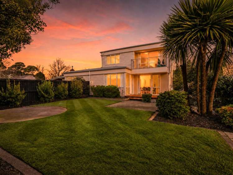 2/64a Toorak Avenue_0