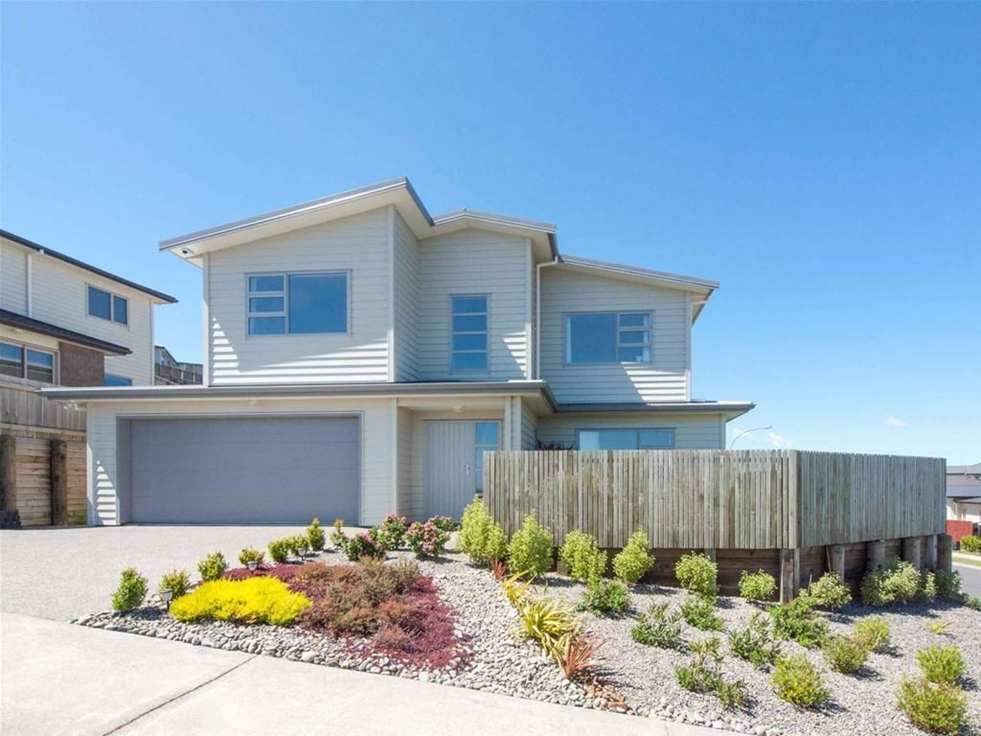 8 Havana Rise Grenada Village Wellington City Houses for Sale