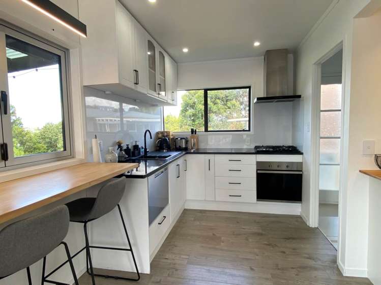 2/20 Celeste Place Totara Vale_5