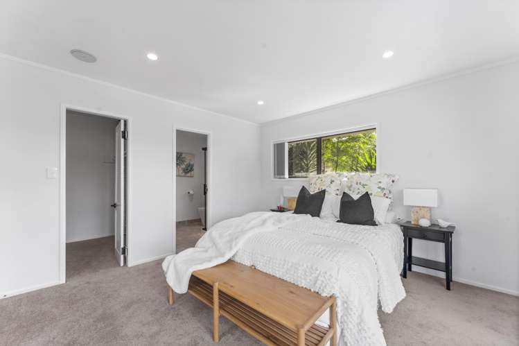 23 Lawrence Crescent Hill Park_14