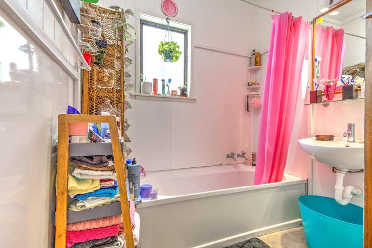 249 Dey Street Hamilton East_7