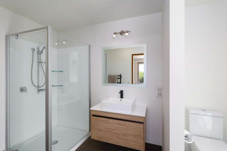 367 Princes Drive Britannia Heights_18