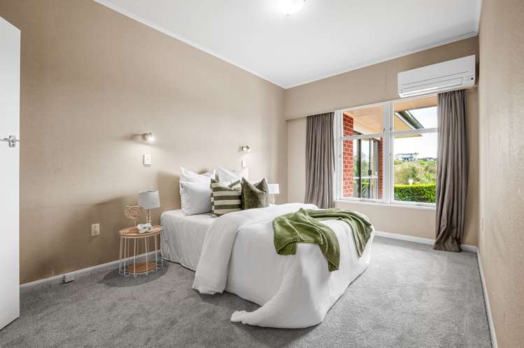 807 + 807a River Road Chartwell_24