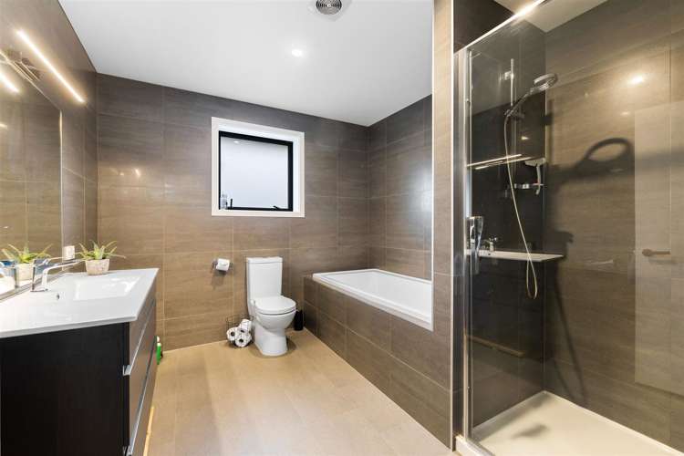 31 Kingfisher Crescent Albert Town_17