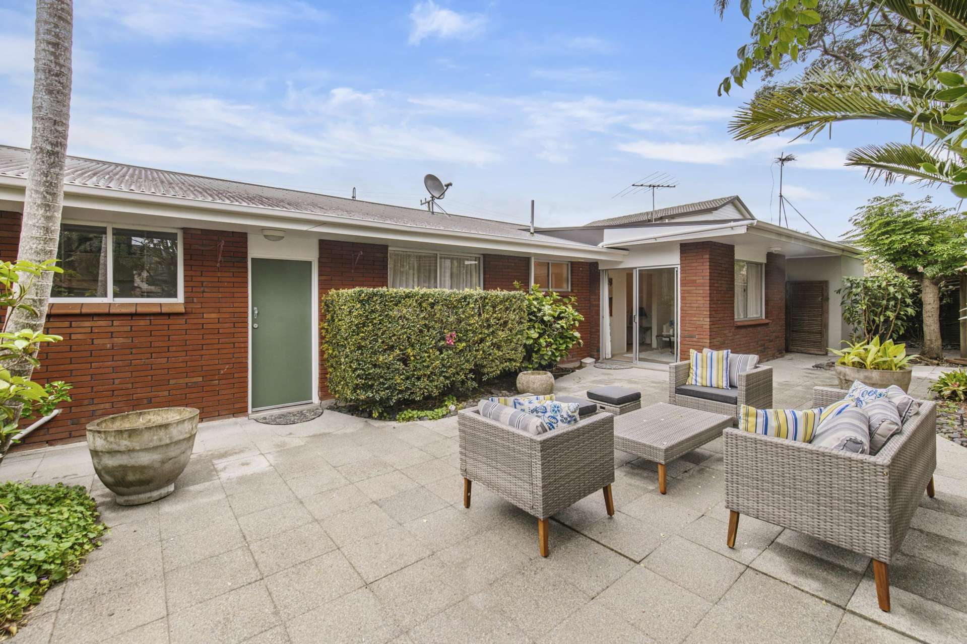 2/27a Eastern Beach Road Eastern Beach_0