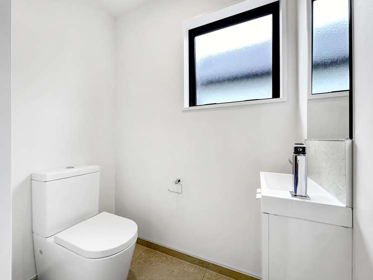 97 Faringdon Boulevard Rolleston_12