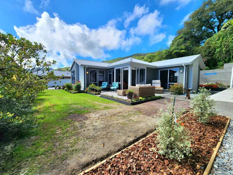 4 L A Place Greymouth_12