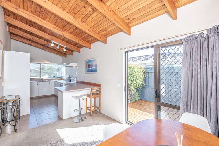 32 Exeter Crescent Springvale_13