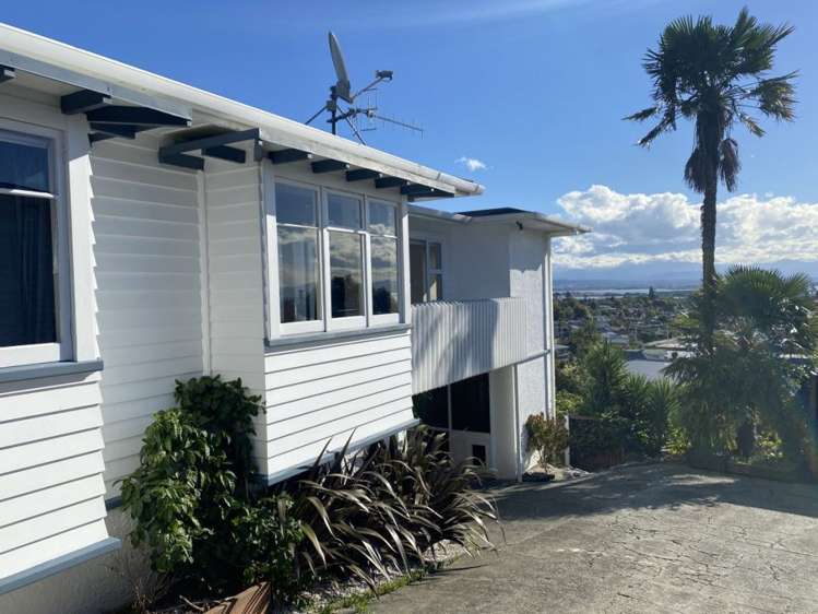 96 The Ridgeway Stoke_2