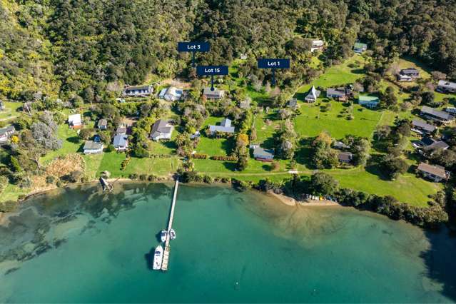 Lochmara lifestyle: kiwiana bach + two sections