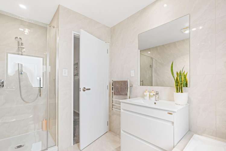 B/14 Kelwyn Road Kelston_11