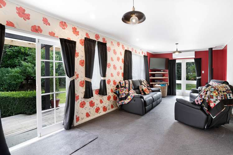 39 Western Lake Road Featherston_5