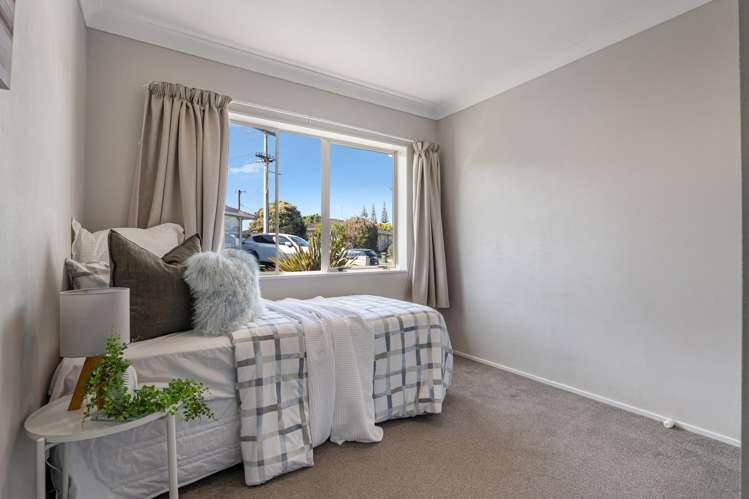 1/2 Doment Crescent Orewa_16