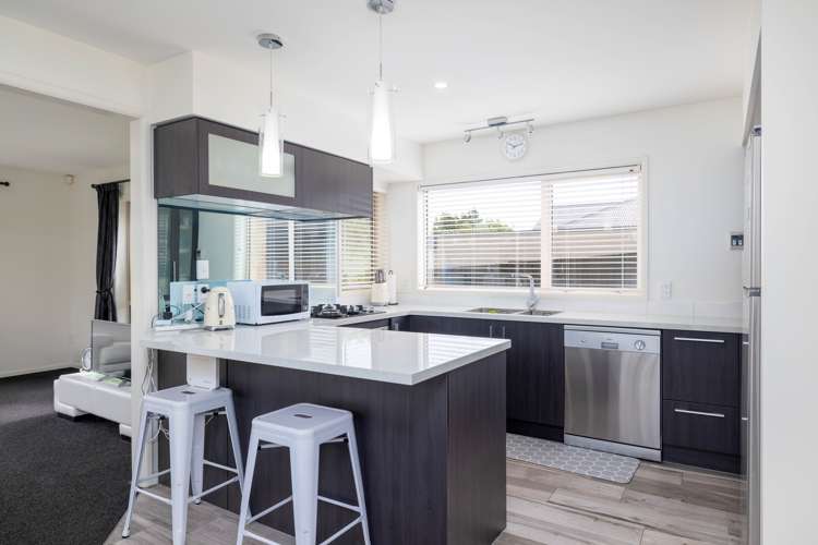 6 Titirangi Crescent Parklands_5