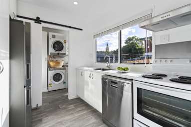 2/63 John Downs Drive_4