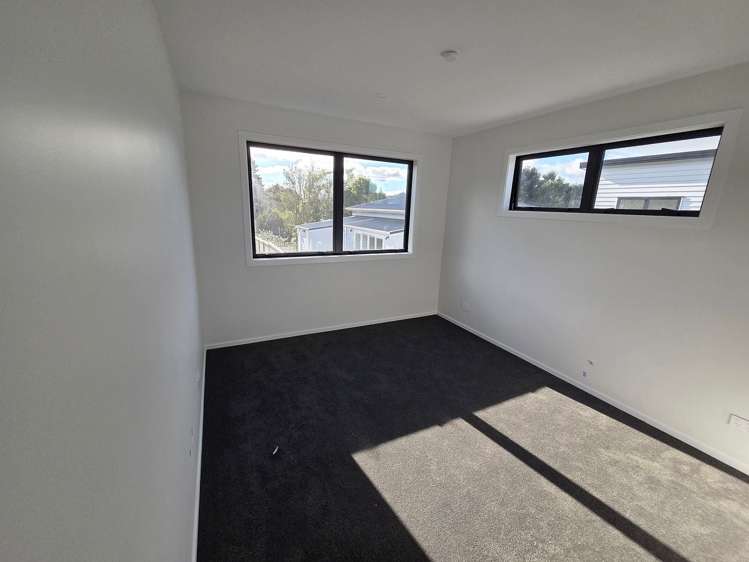 A/235 Main Road Tawa_11