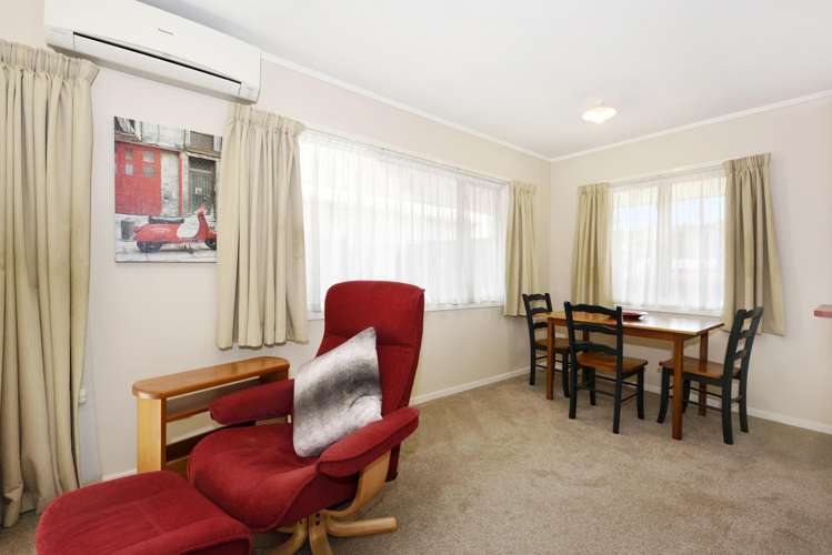 104 Saint Vincent Street Toi Toi_4