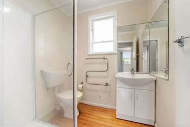 3/45A Titirangi Road_1