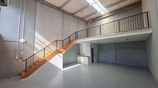 PRICED TO SELL, 97M² WAREHOUSE