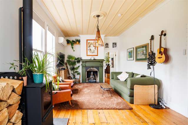 TEAM LEWIS - CHARMING HAVEN AWAITS