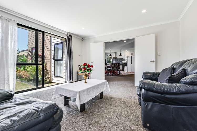 35 Cabourne Drive Glenview_11