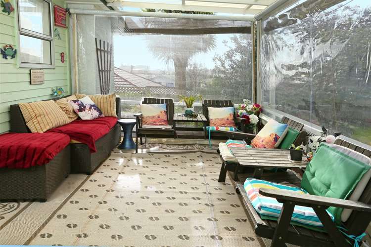 137 Flanshaw Road Te Atatu South_8