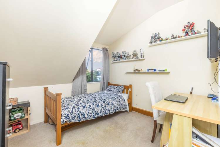 19 Springwater Vale Unsworth Heights_13