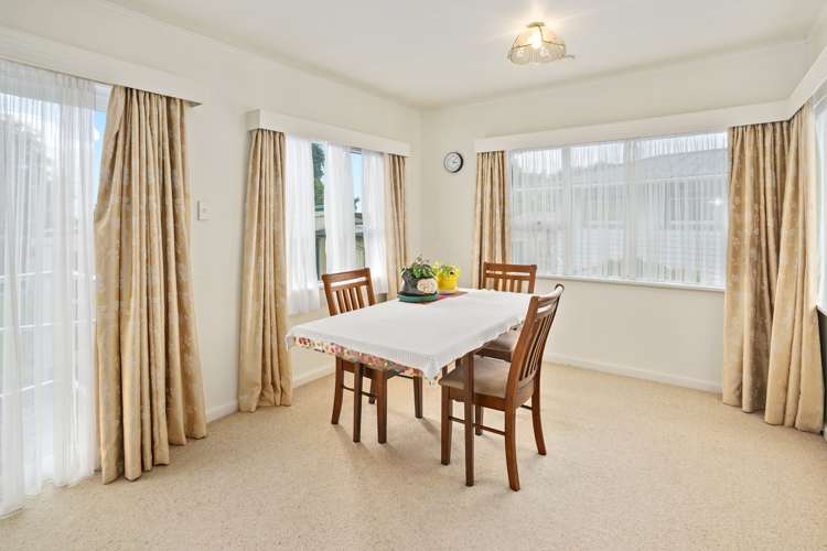 24 Neale Avenue Stoke_5