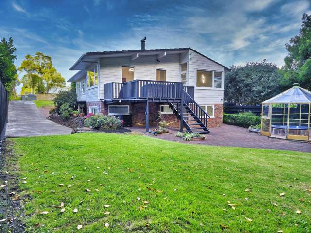 Fully Renovated Home Beside Nature!