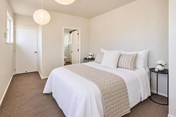 8 Kiriwai Road Paremata_12