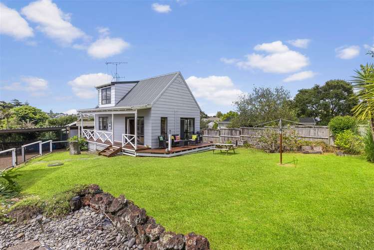 76 Marine Parade Mellons Bay_39