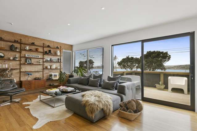 312 Queens Drive Lyall Bay_1