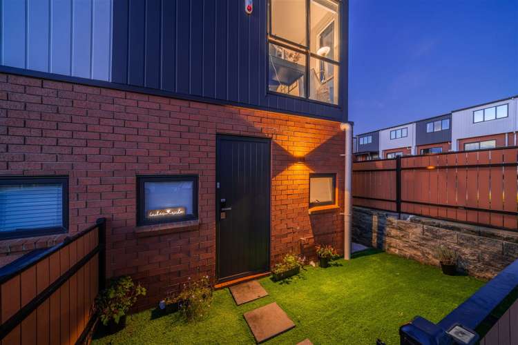 4 Treeline Lane Flat Bush_18