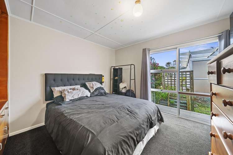 2 Kawakawa Bay Coast Road_4