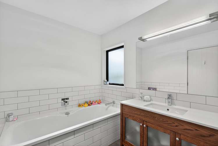 2 Lawrence Carter Drive Bombay_26