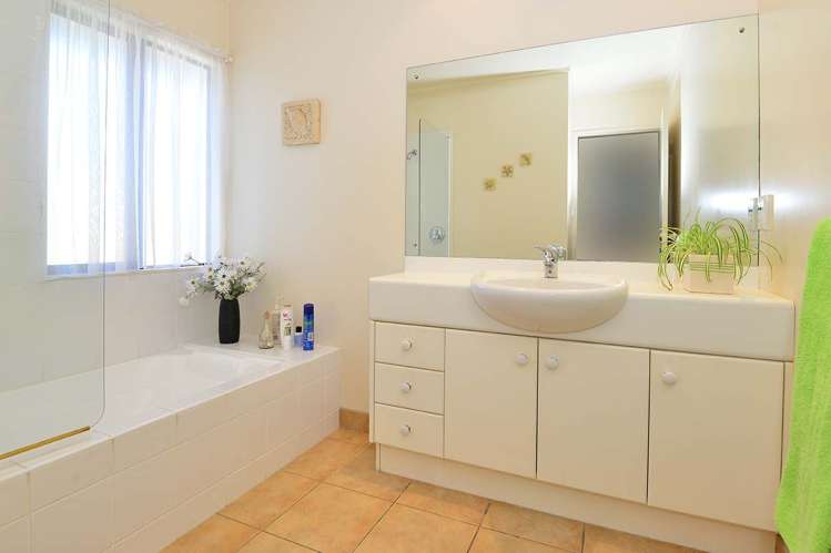 5/848 Whangaparaoa Road Manly_14