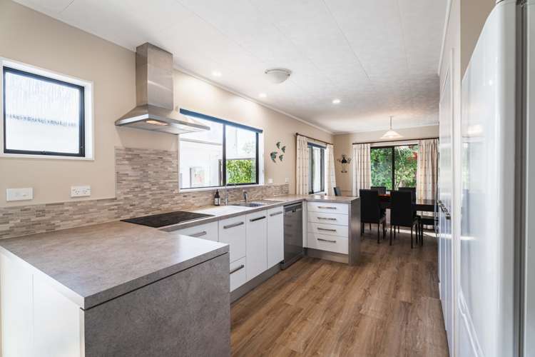 52 Bishop Road Parapara_5