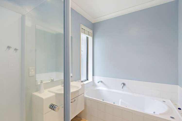 73 Travis Country Drive Burwood_12