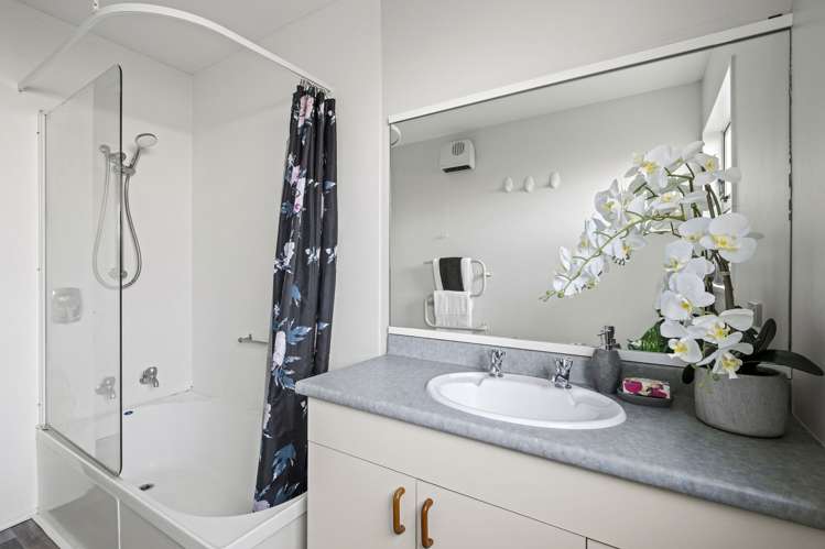 1/50 Division Street Riccarton_8