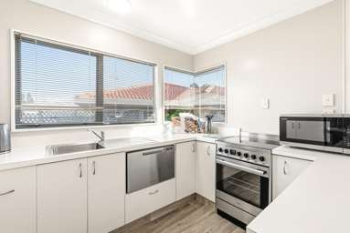 26 Racecourse Way_4