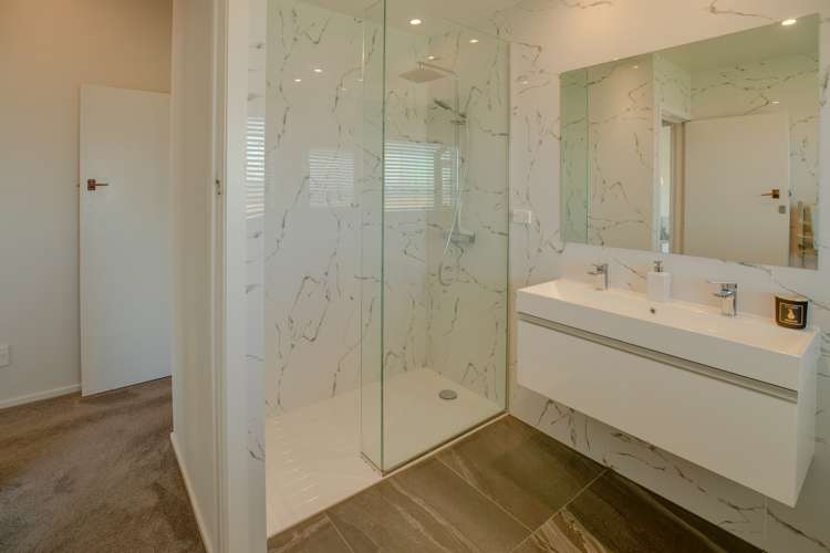 98 The Esplanade Westshore_12