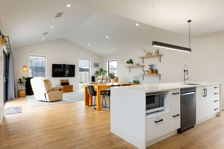 24 Catalina Crescent Burleigh_10