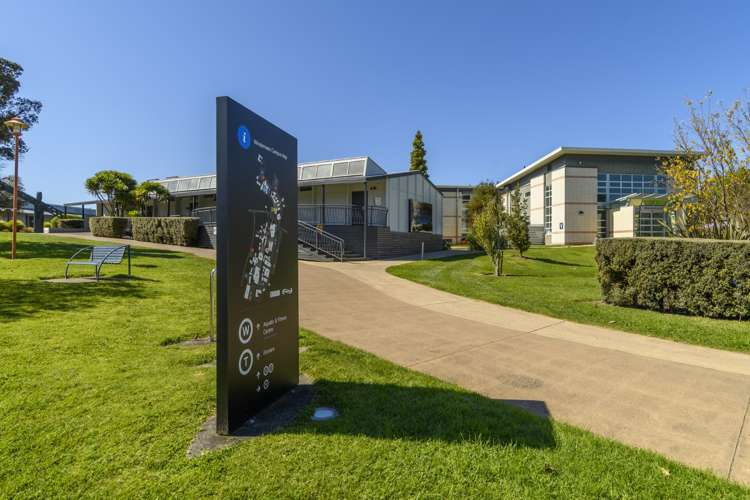 3 Austen Way Hairini_17