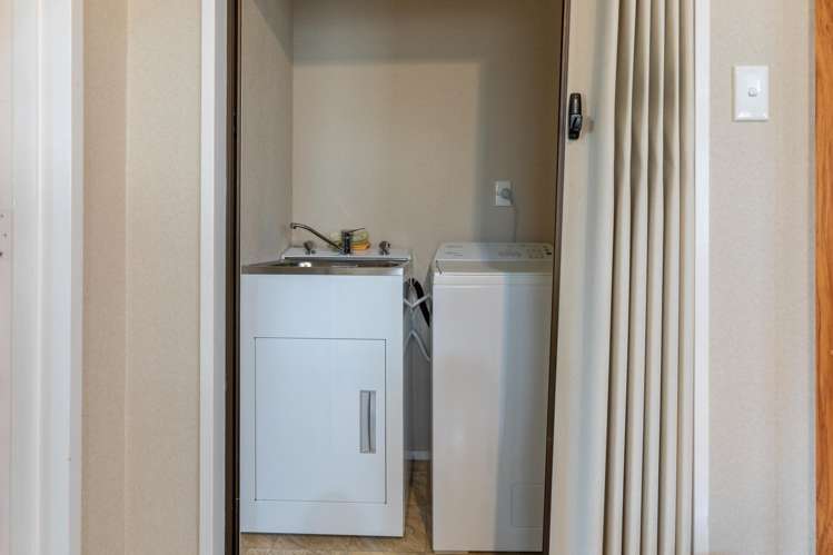 8B Allardice Street Dannevirke_11