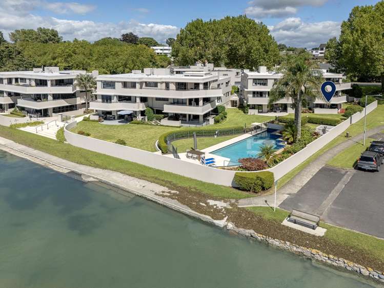 1/2 Sixth Avenue Avenues_28