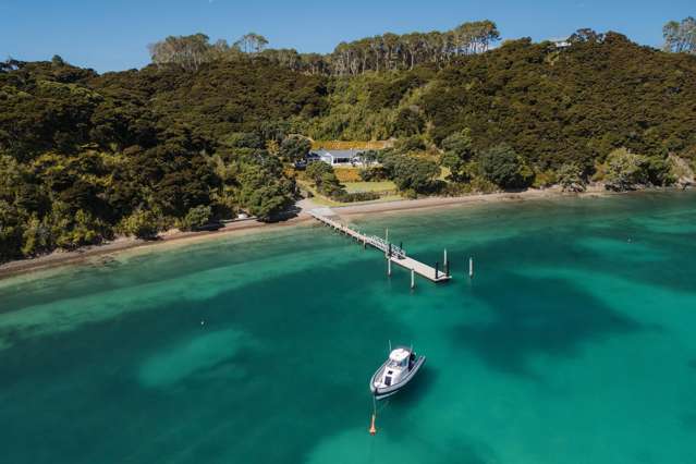1 Motuarohia Island Russell_1