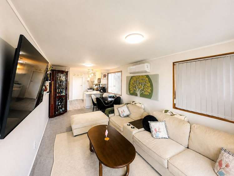 2/4 Ray Small Drive Papakura_5
