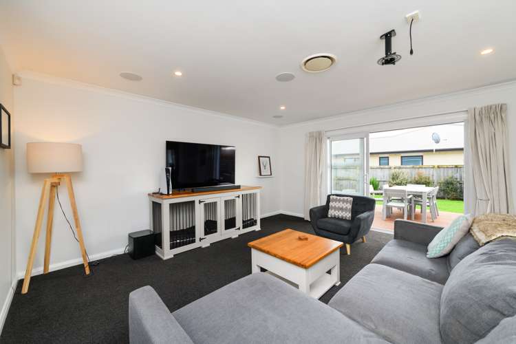 7 Roots Street East Feilding_9